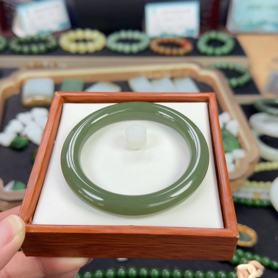 ****光和田玉未镶嵌手链手镯57.3拍一发二