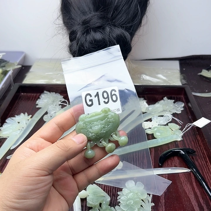 蛇纹石玉发饰合金艳