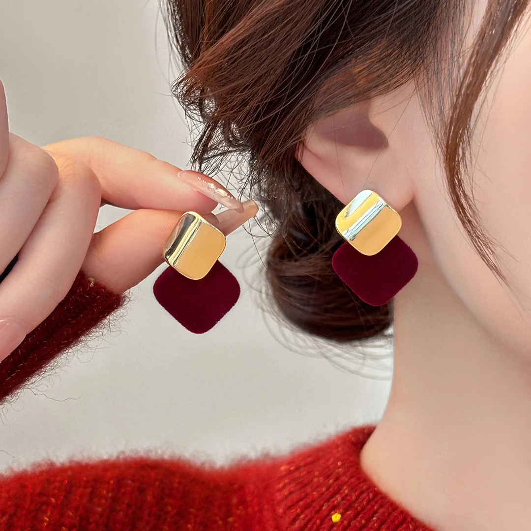 铜合金耳饰 复古酒红色丝绒四边形耳钉女轻奢高级感耳环新年耳饰