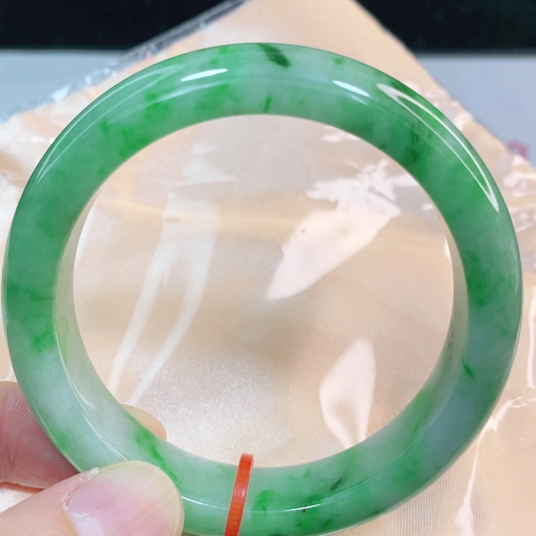 翡翠手镯未镶嵌54圈口正圈