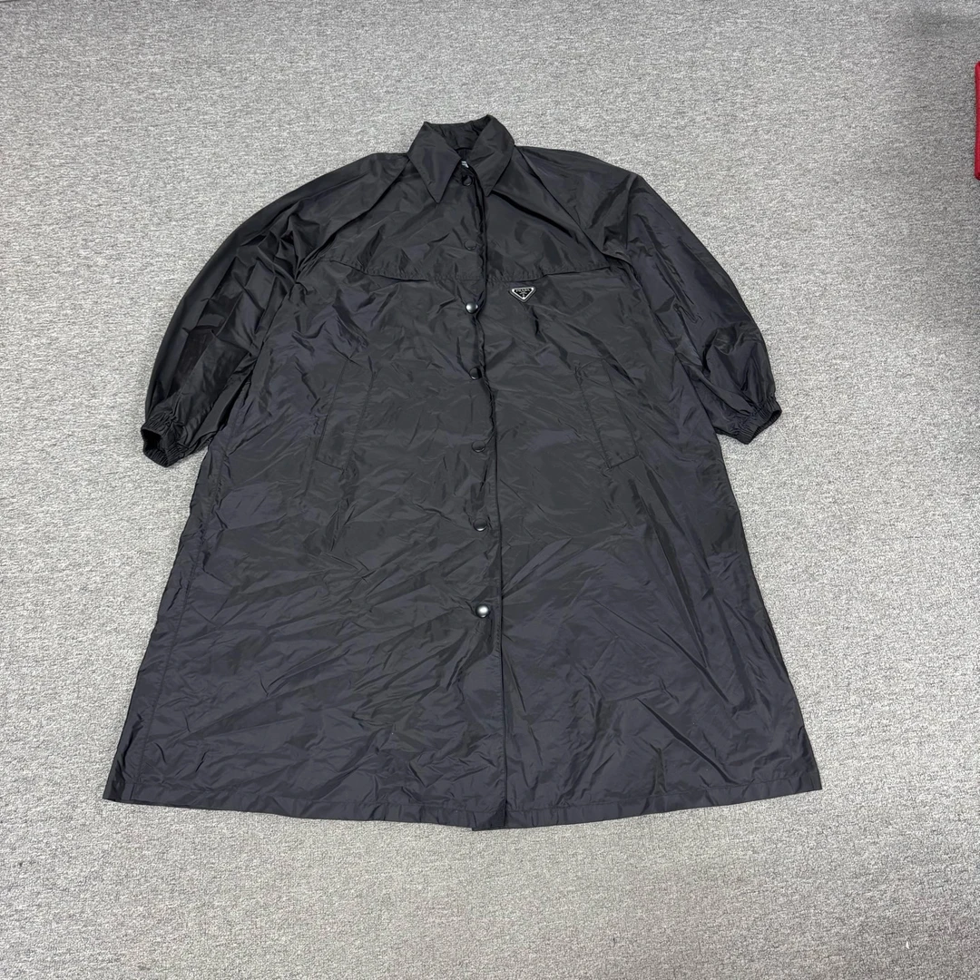 99新 AMIPARIS Prada 三角标风衣38码 袖子可拆卸