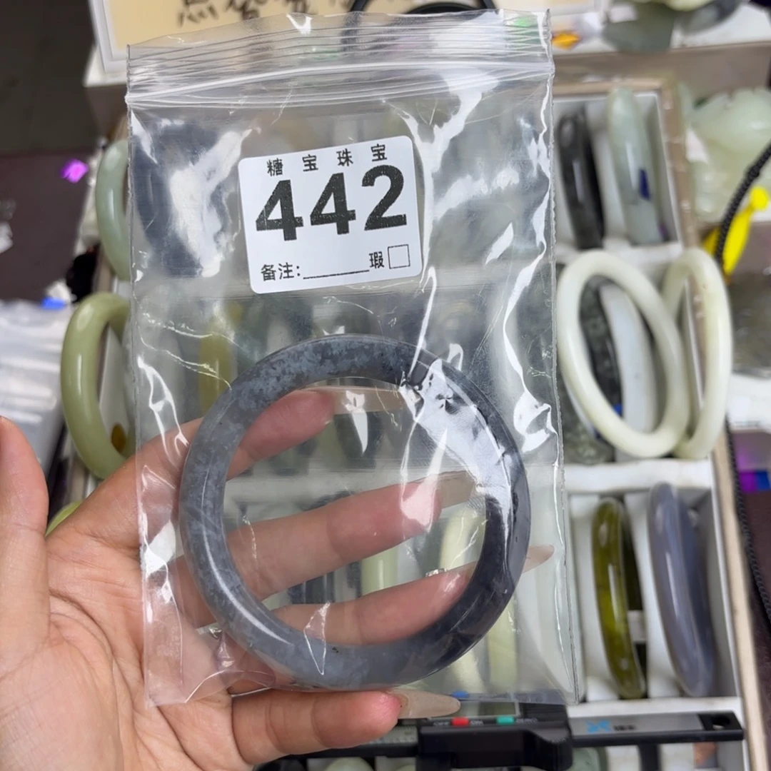 未镶嵌蛇纹石玉手镯V****?