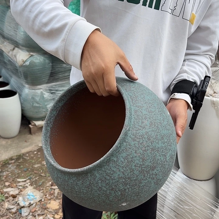 高度27厘米口20厘米