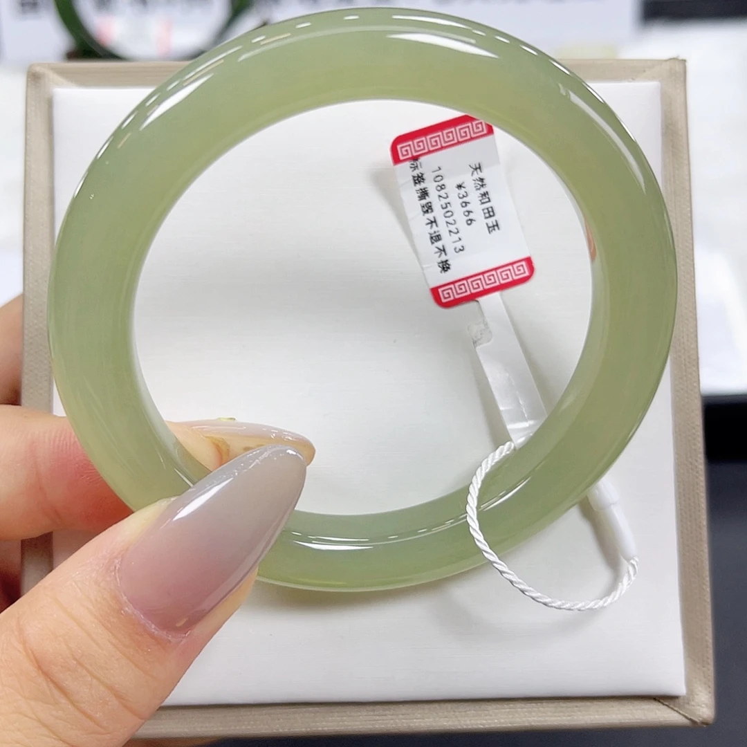 和田玉手镯未镶嵌一****次