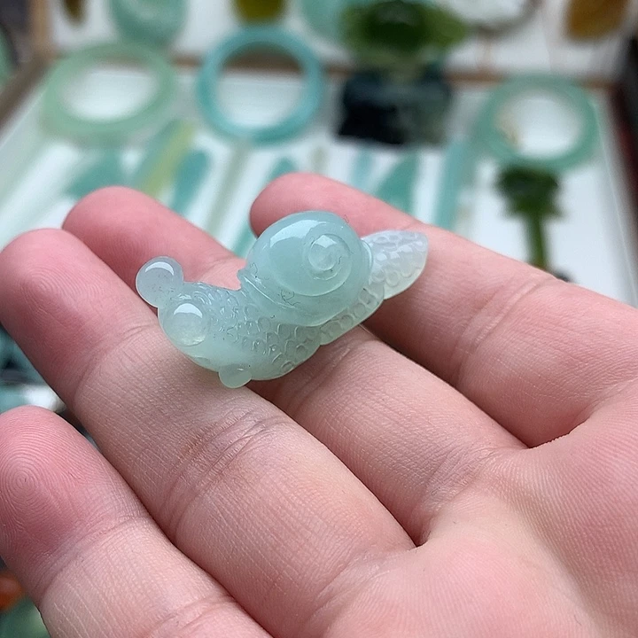 岫玉未镶嵌颈饰蜗牛