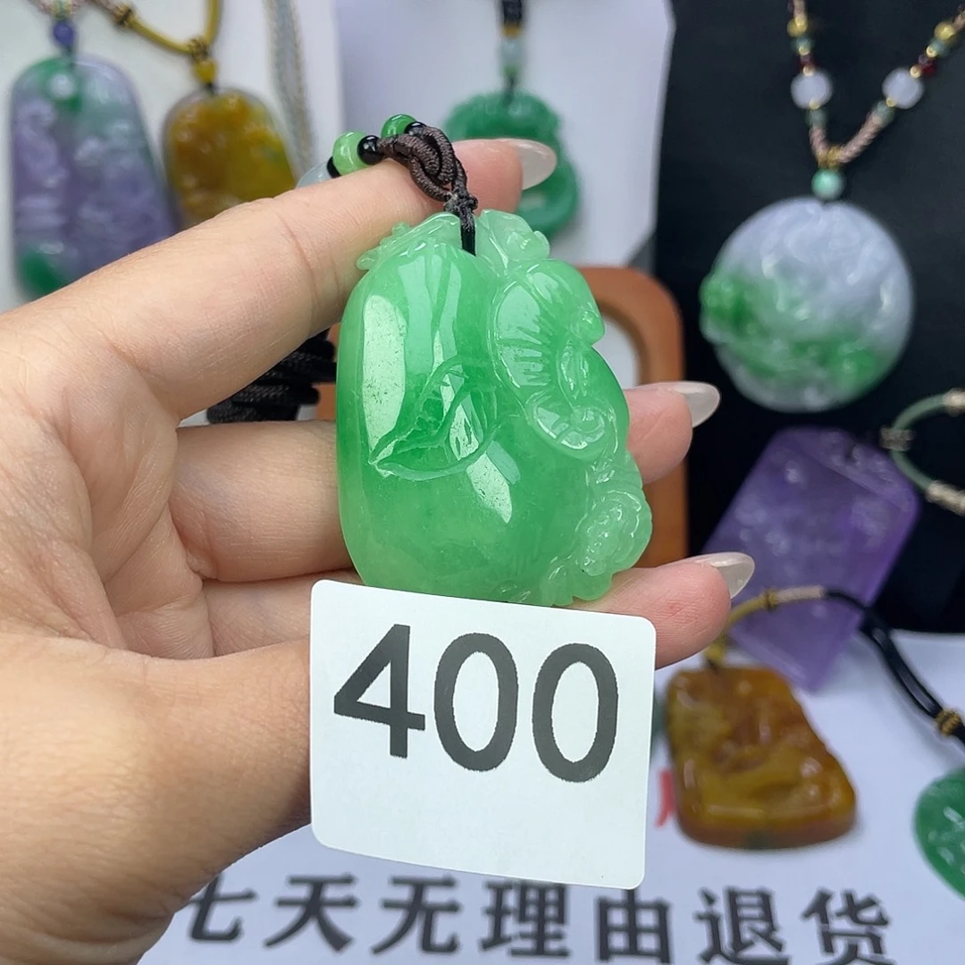 翡翠未镶嵌吊坠(赠链)