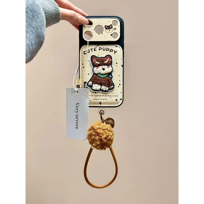 可爱泼墨毛毡刺绣棕白狗手拎绳适用苹果17promax手机壳15iphone16