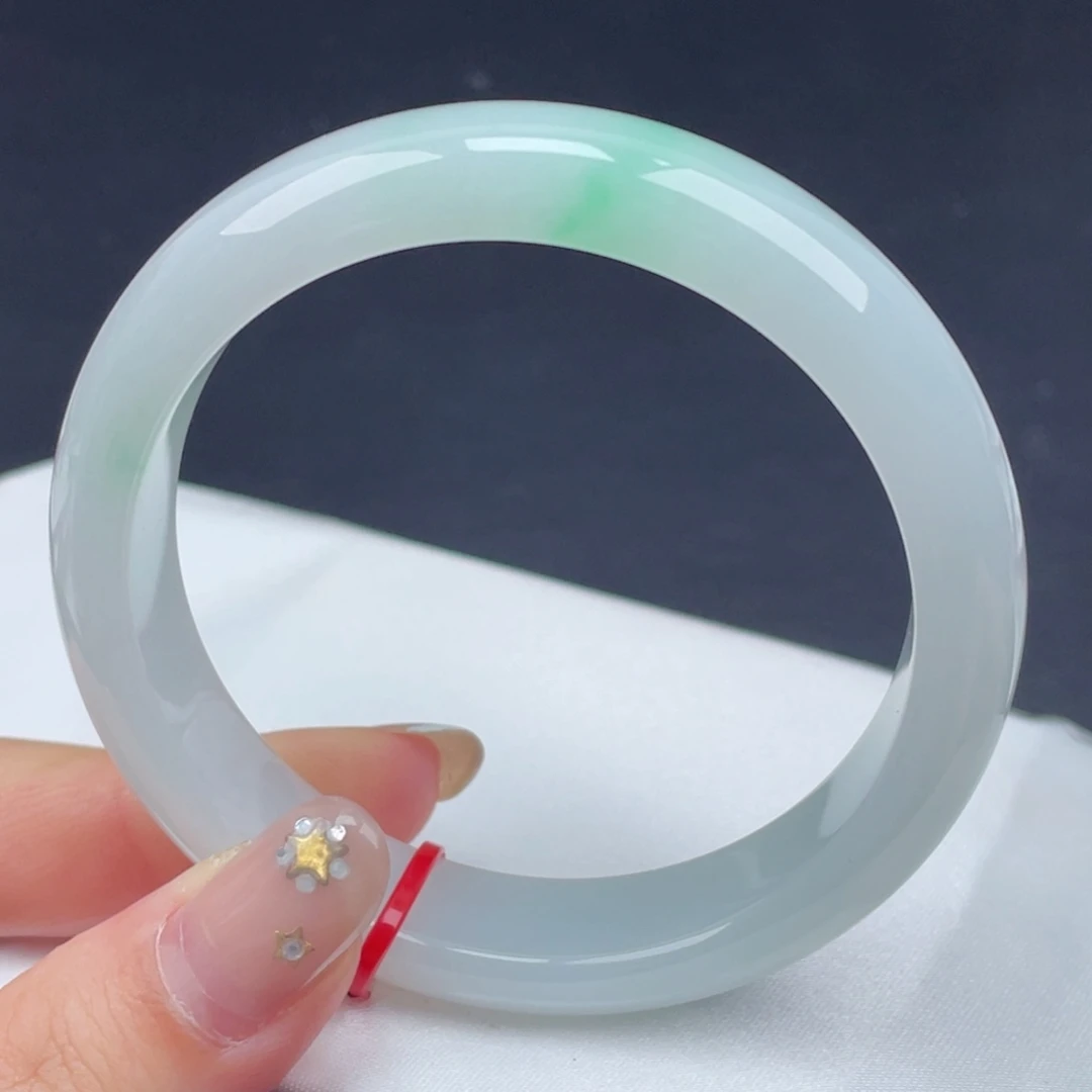 翡翠手镯未镶嵌57圈口