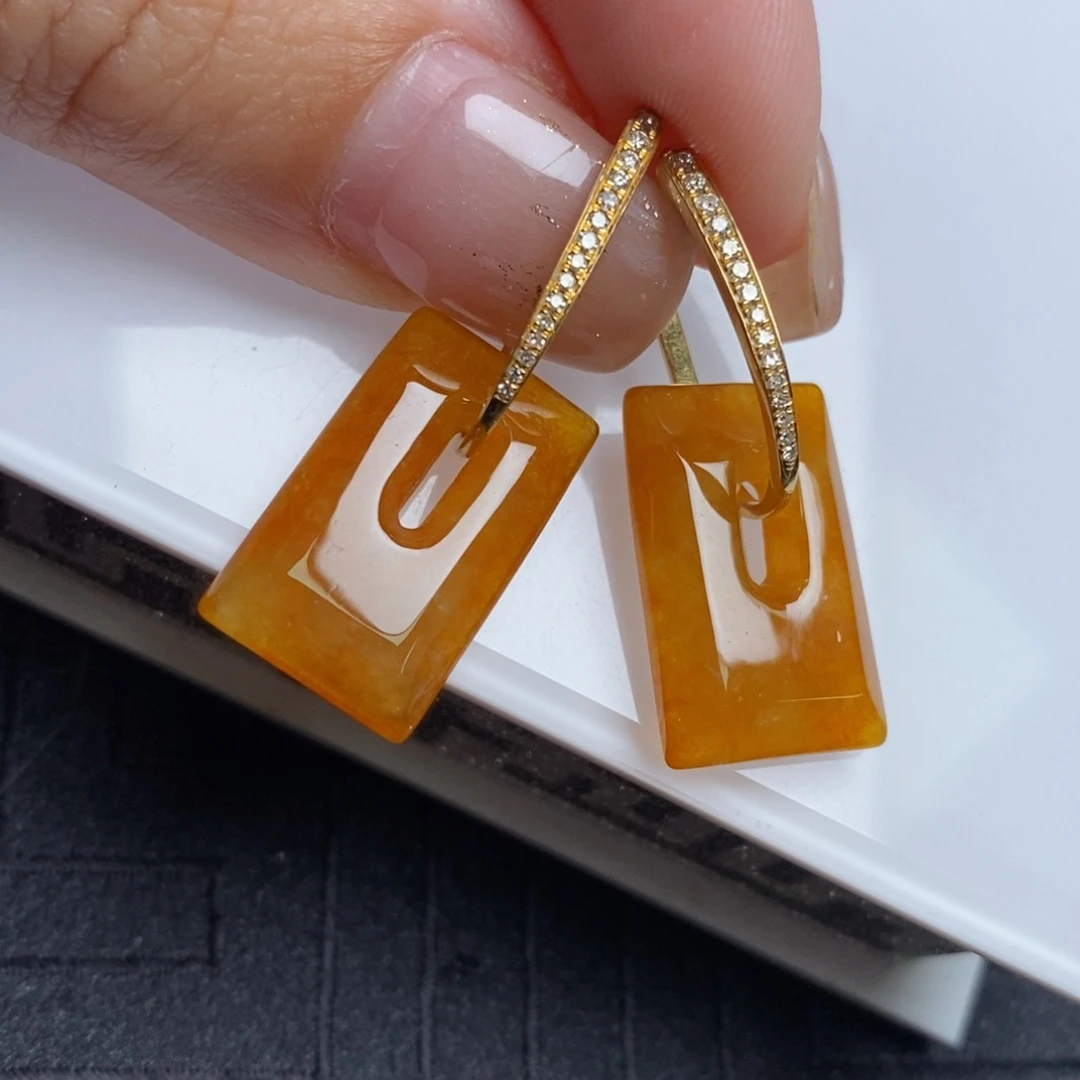 翡翠18K金镶嵌耳饰红翡方糖