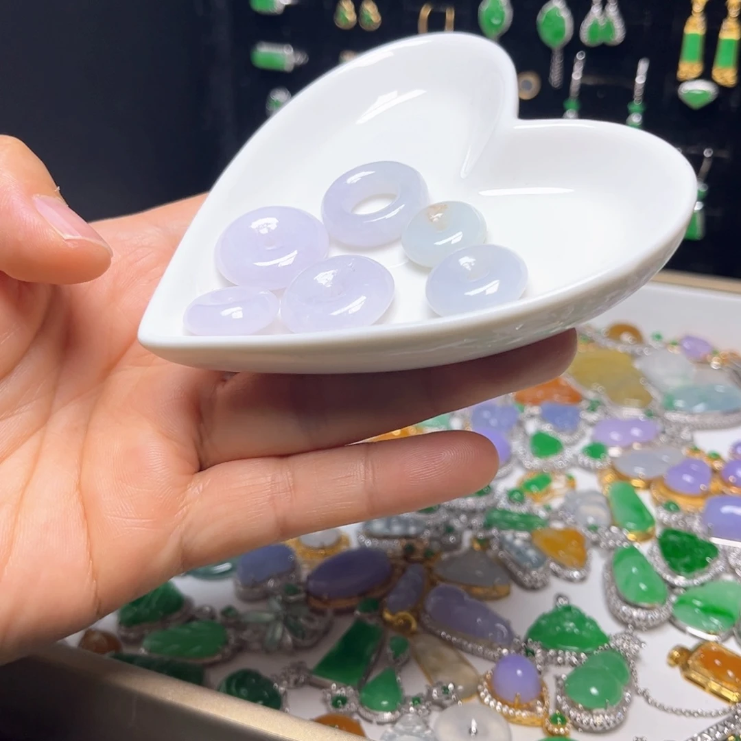 翡翠颈饰未镶嵌好