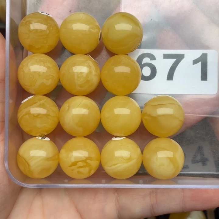 随***在未镶嵌琥珀裸石蜜蜡17+手串