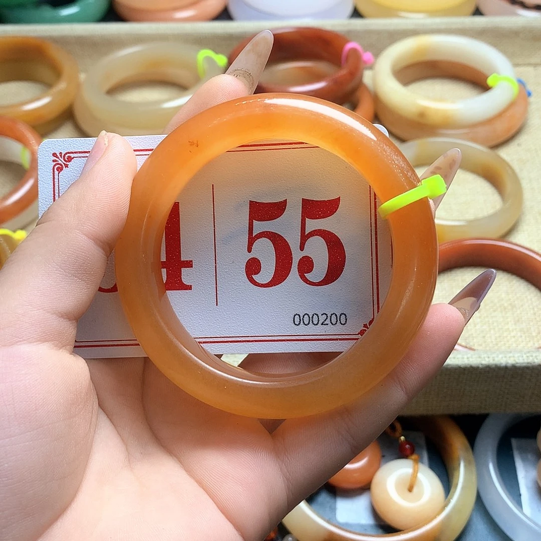 未镶嵌石英质玉（黄龙玉）手镯