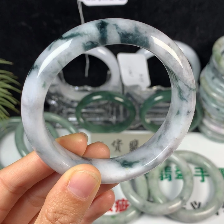 翡翠未镶嵌手镯56号。 58.3圈