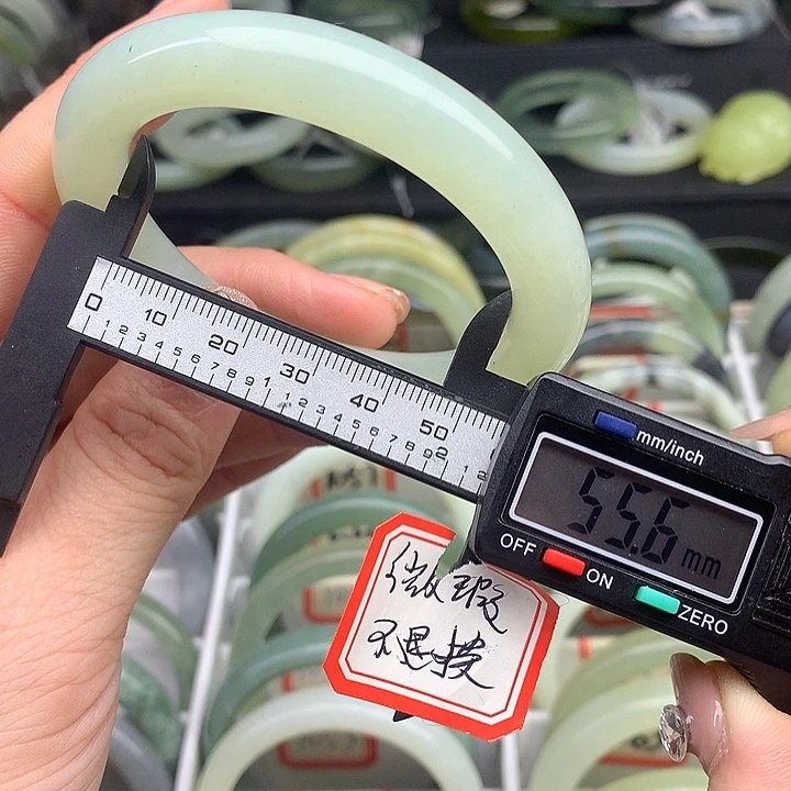 蛇纹石玉手镯未镶嵌1058