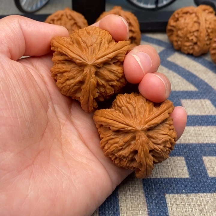 吊坠文玩核桃心**成三棱