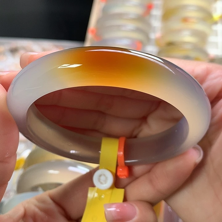 玛瑙/玉髓未镶嵌手镯6162一口糖