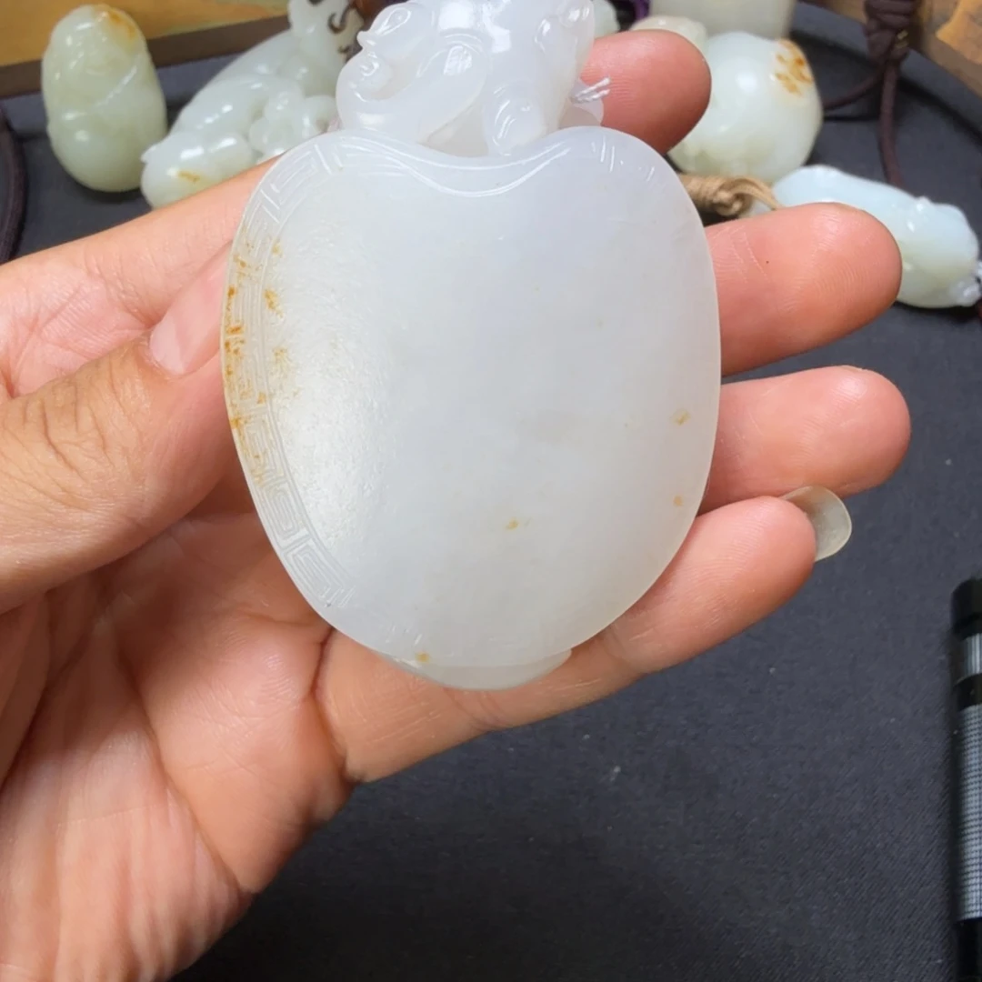 乐***乐和田玉未镶嵌挂件