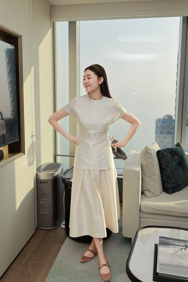 【FELOCCA】新款休闲修身显瘦质感亮面褶皱A字半裙CC2616