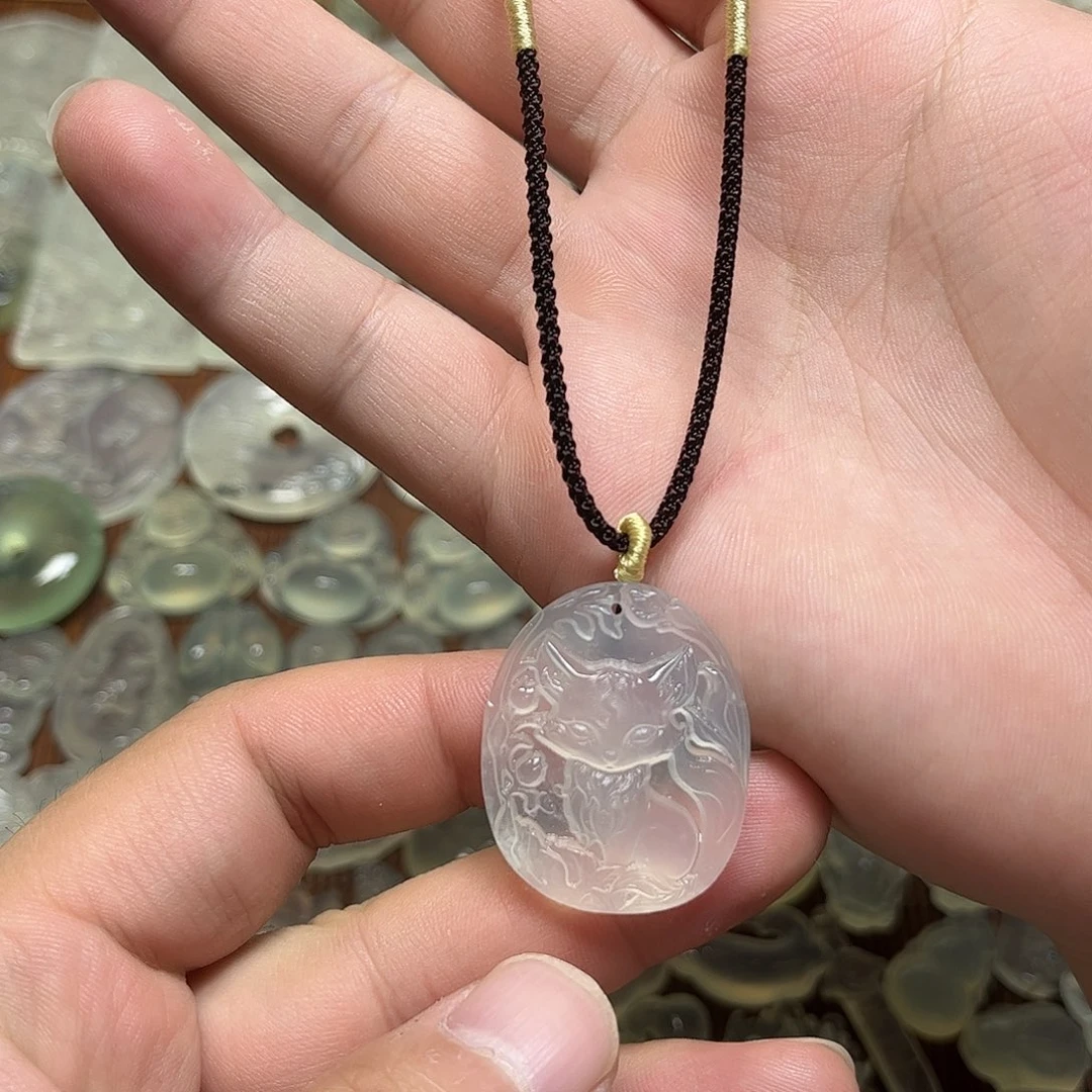 岫玉未镶嵌颈饰吊坠