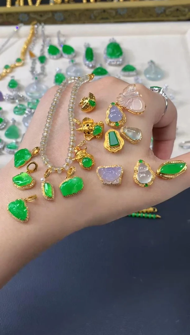 翡翠吊坠（不含手链）18K金镶嵌（多样性发其一）DJ7