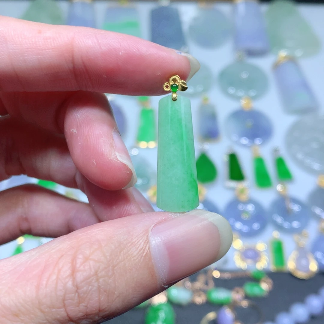 翡翠吊坠(不含链)18K金镶嵌