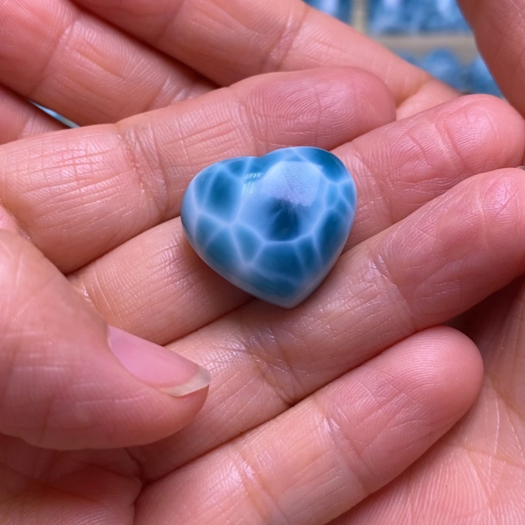 针钠钙石（海纹石）未镶嵌颈饰