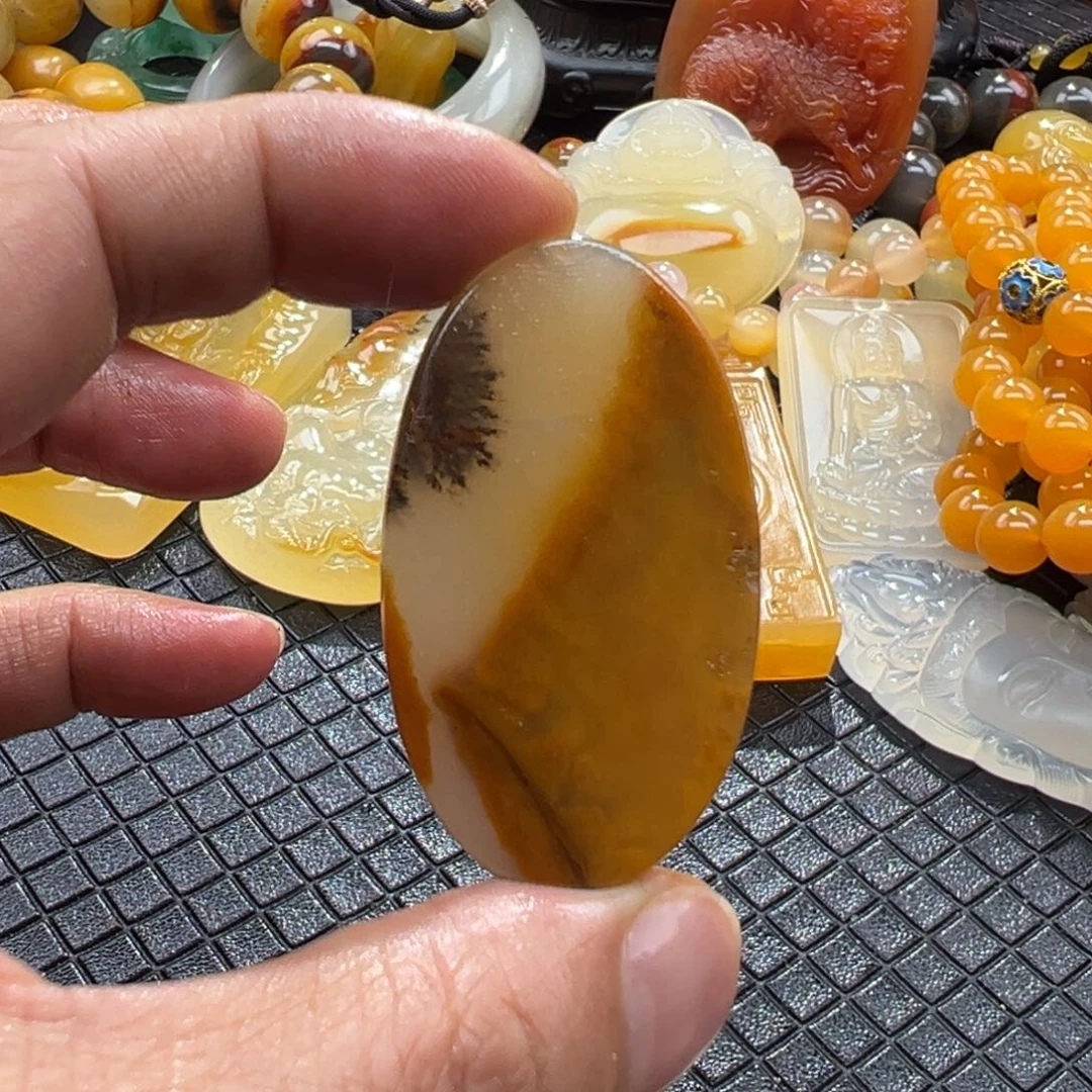 石英质玉未镶嵌颈饰