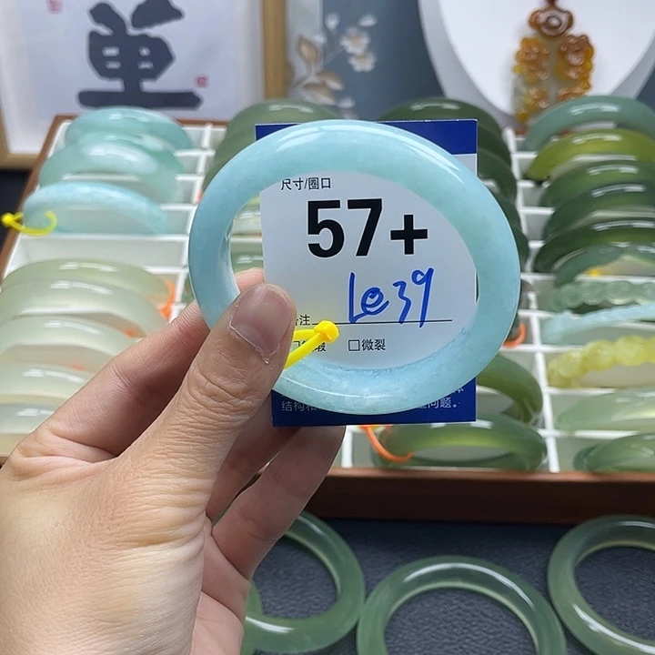 玉***缘蛇纹石玉未镶嵌手镯