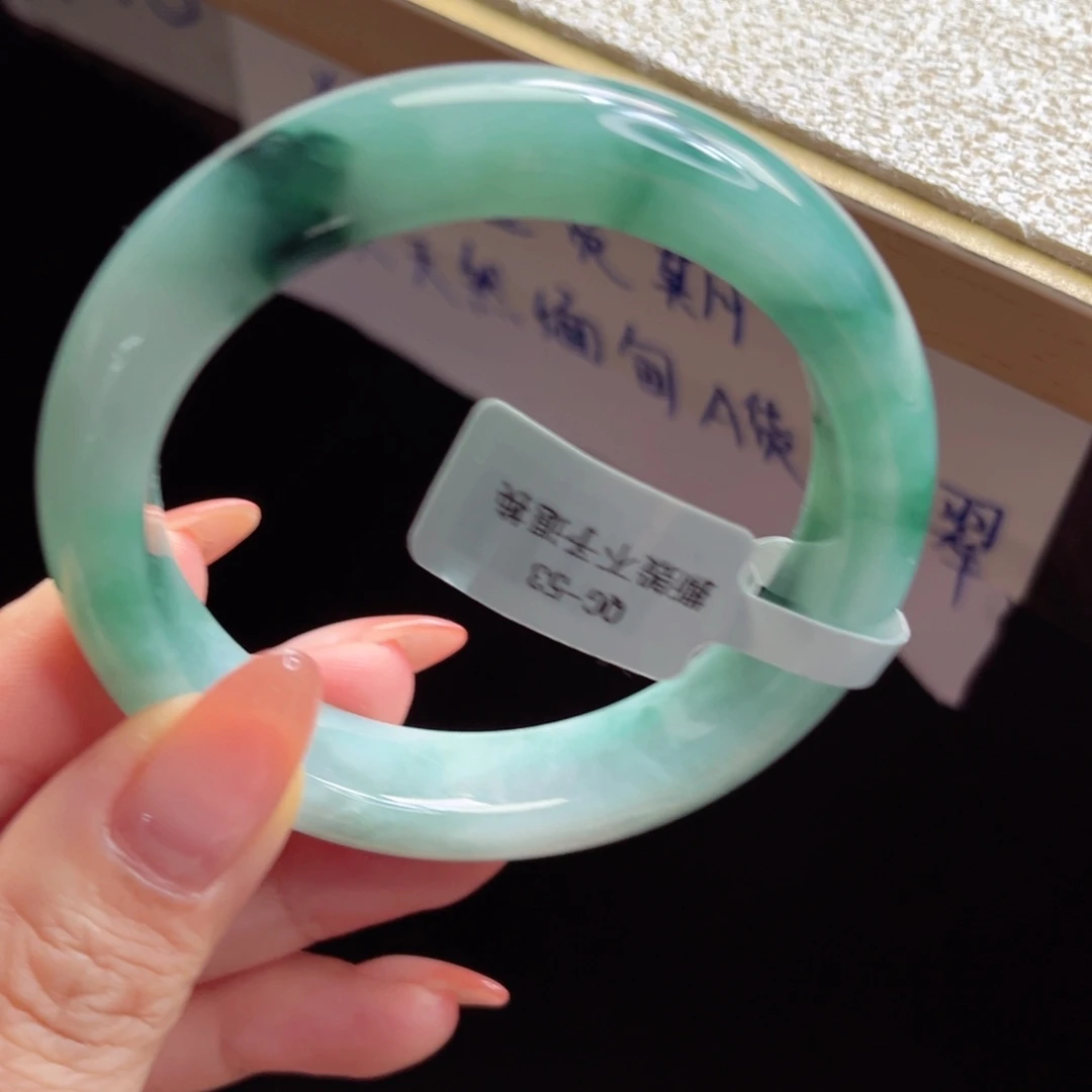 翡翠手镯未镶嵌手镯