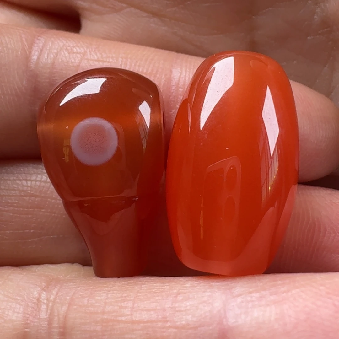 天***空南红玛瑙未镶嵌三通13.3*12.6，桶珠22.5*13.6