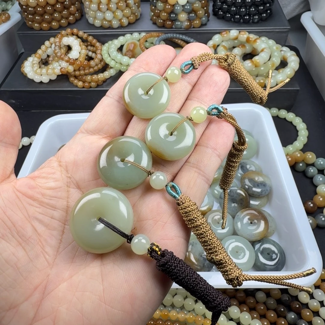 甘***斯和田玉未镶嵌颈饰