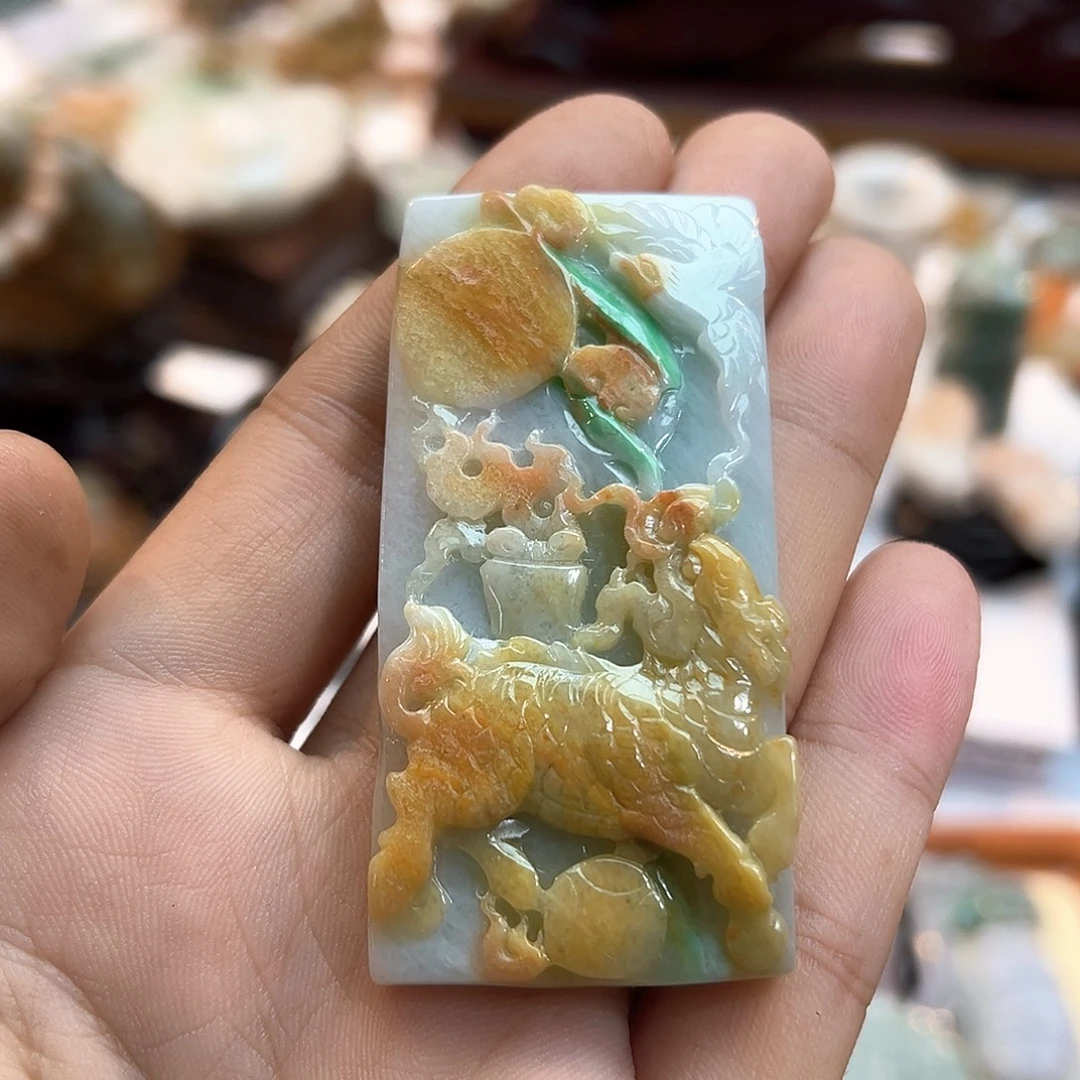 翡翠未镶嵌颈饰挂件