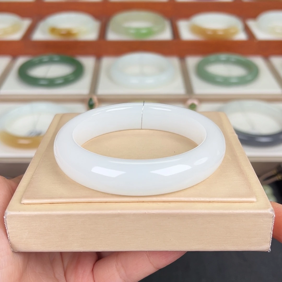 和田玉未镶嵌手镯白镯