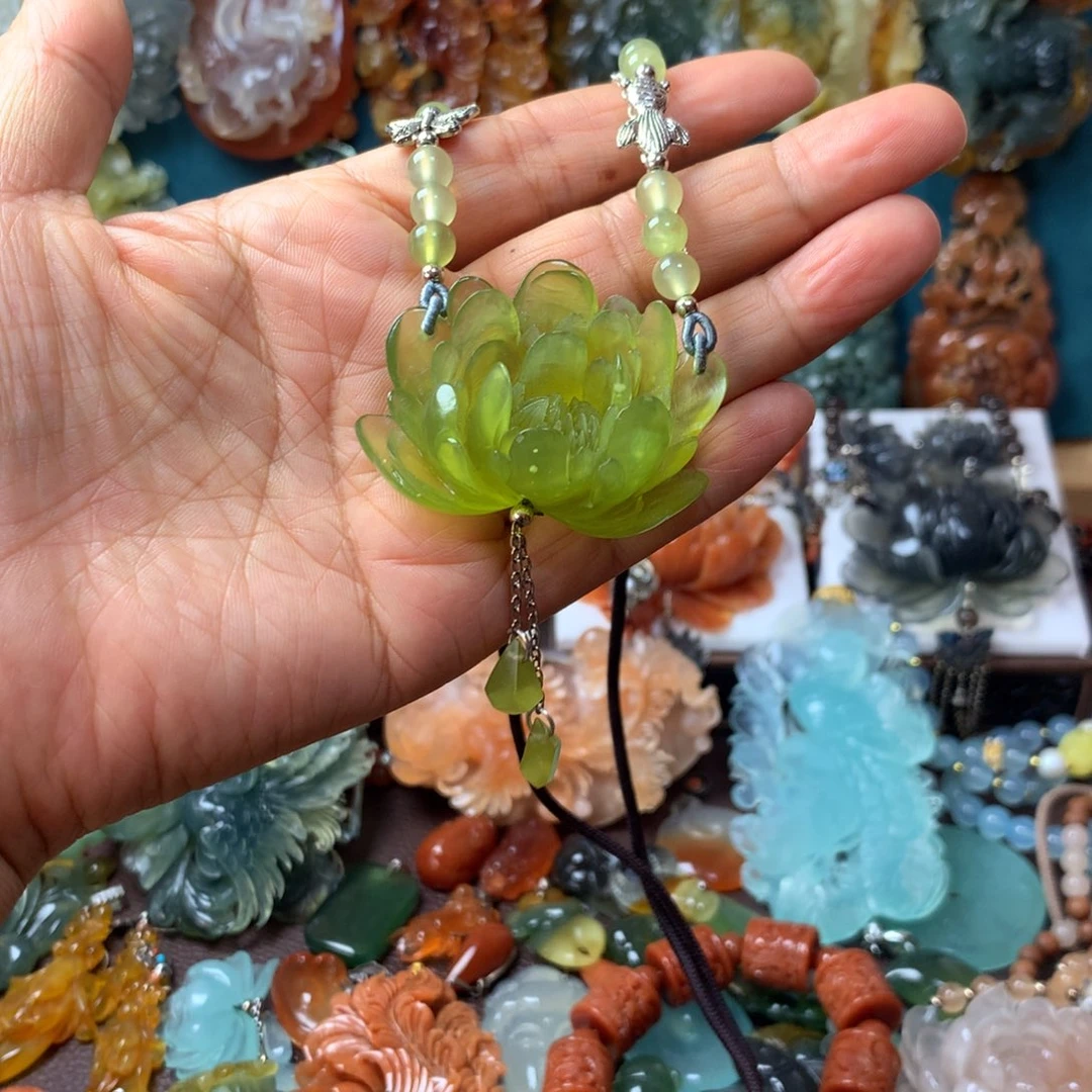 蛇纹石玉未镶嵌挂坠