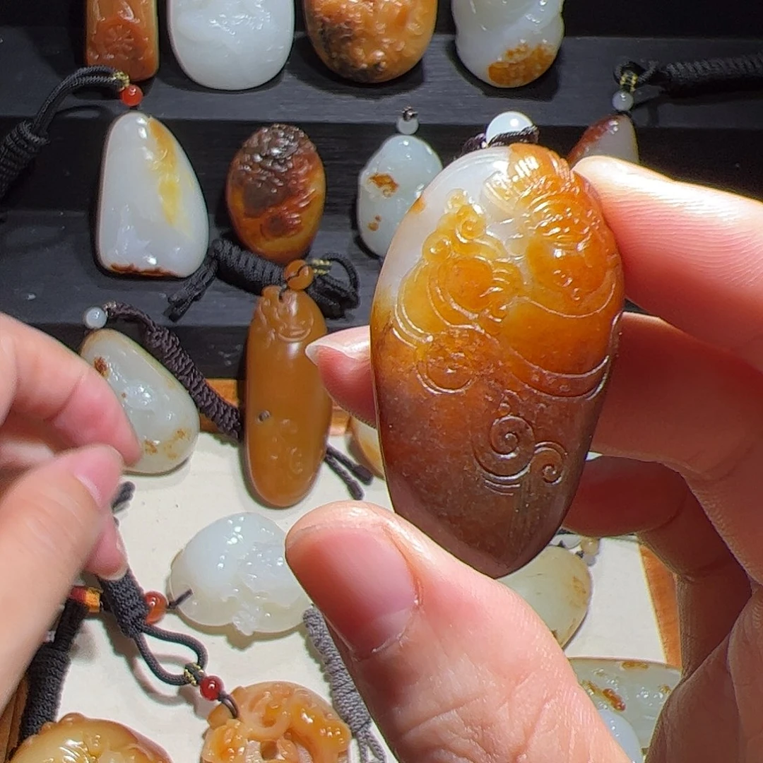 颈饰未镶嵌和田玉?****人