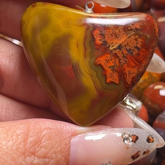 玛瑙/玉髓未镶嵌吊坠