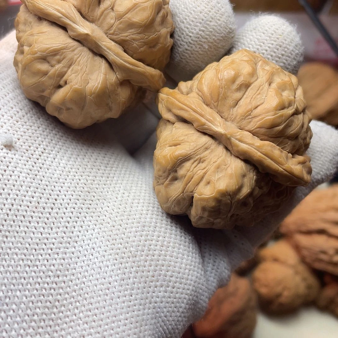 桃核吊坠李**、蛤蟆狮子头