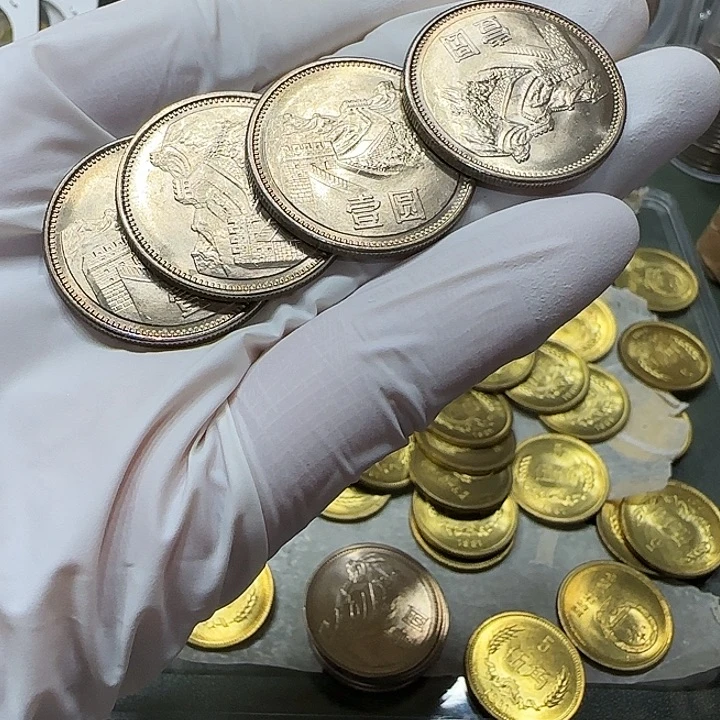 其他普通金属1981年长城币一元一枚扣盒卷拆黄油光