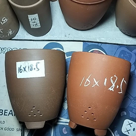 红泥紫泥三角两个花盆