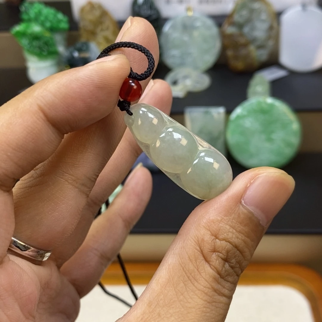 颈饰未镶嵌翡翠豆子