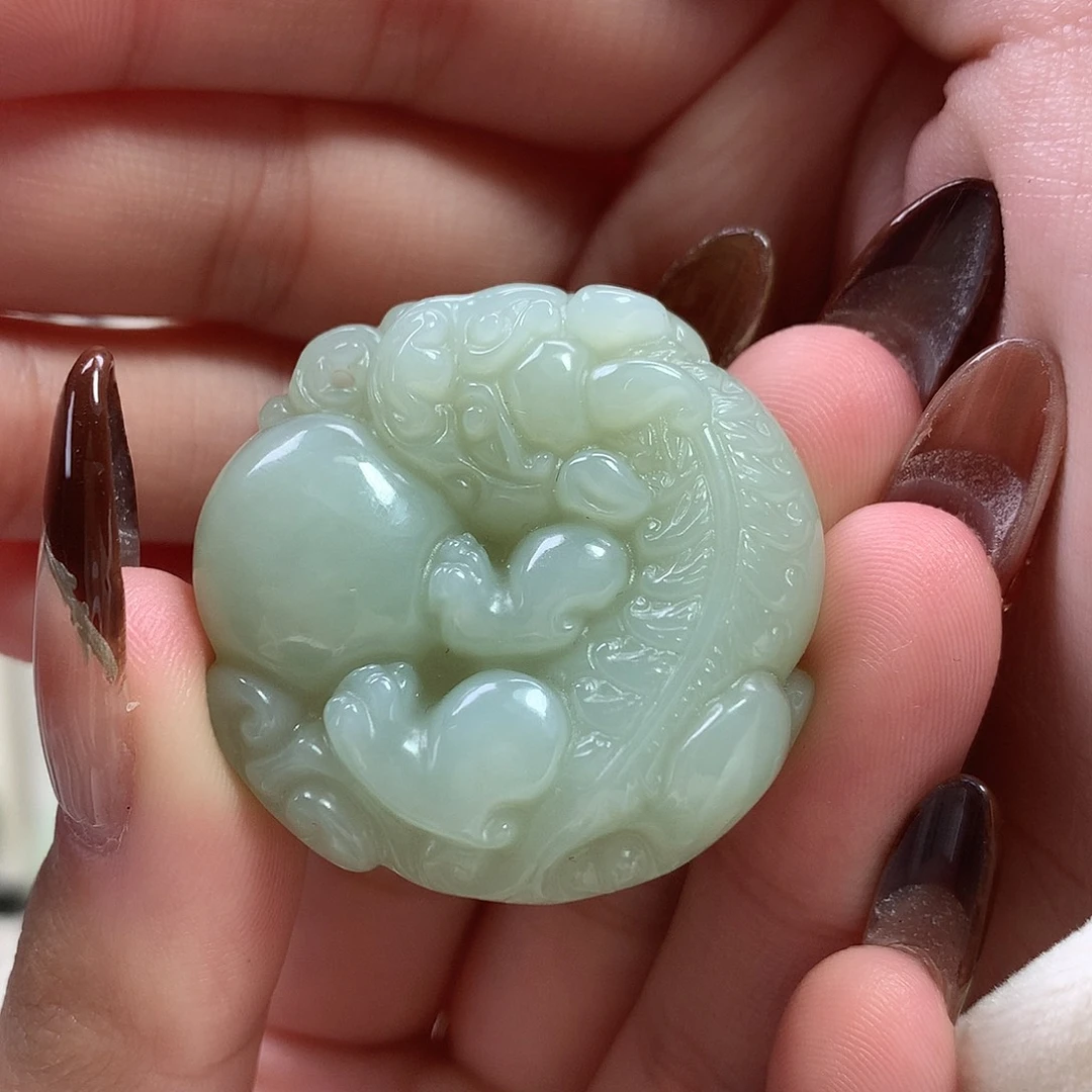 、***?和田玉未镶嵌颈饰