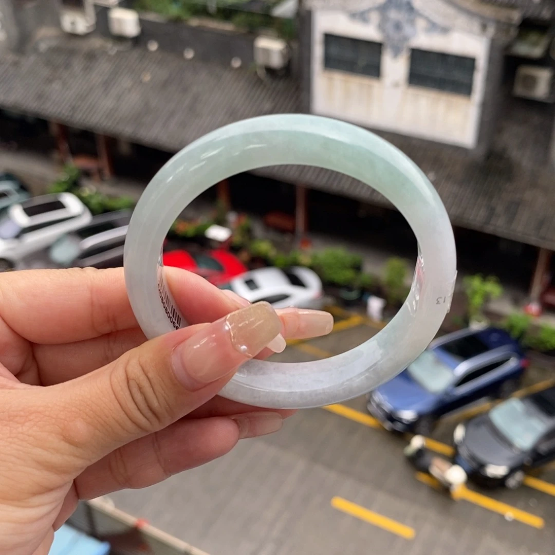 翡翠手镯未镶嵌60口