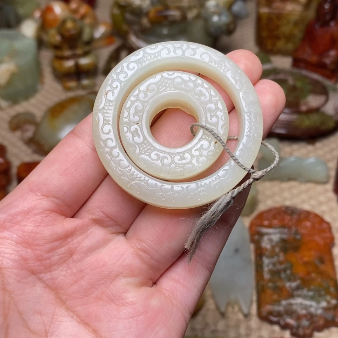 叶***笔蛇纹石玉未镶嵌颈饰