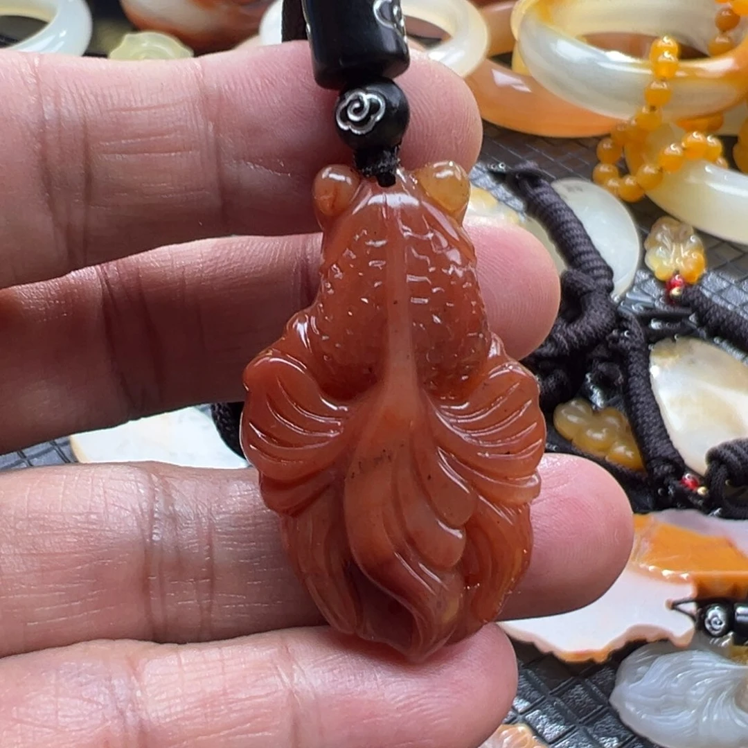 石英质玉未镶嵌颈饰
