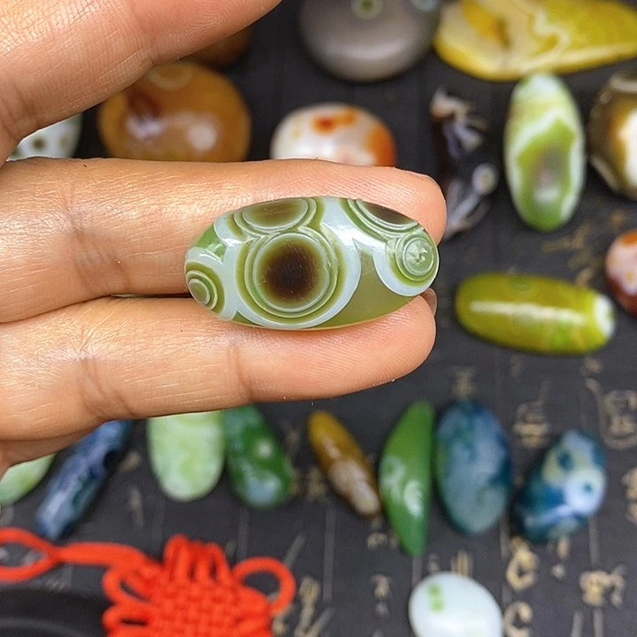 花眼玛瑙俏色饰品无孔