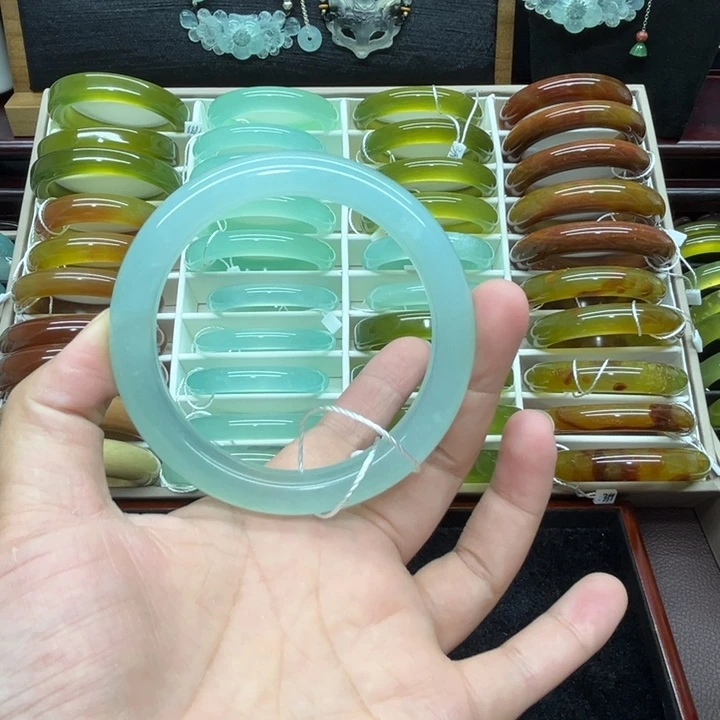 蛇纹石玉未镶嵌手镯