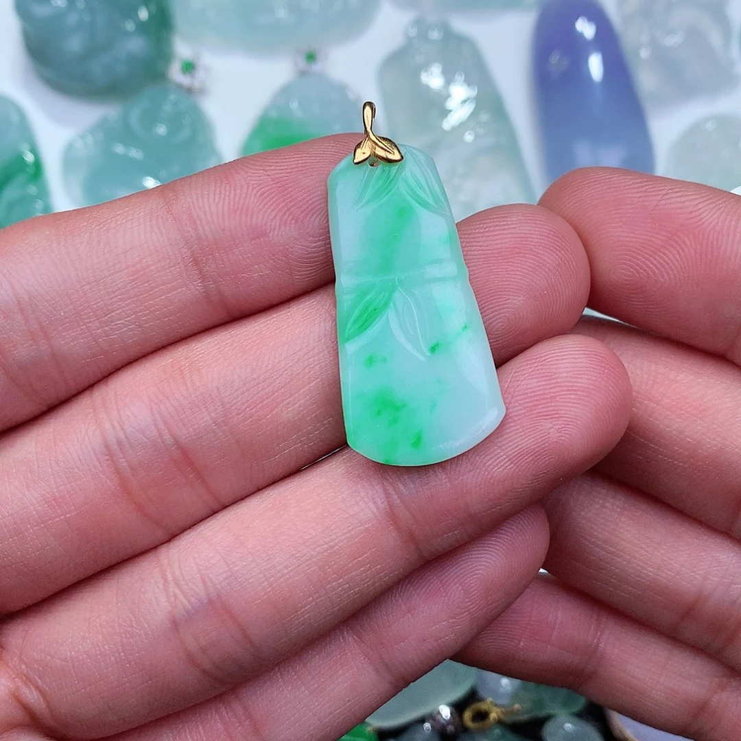 翡翠吊坠(不含链)18K金镶嵌