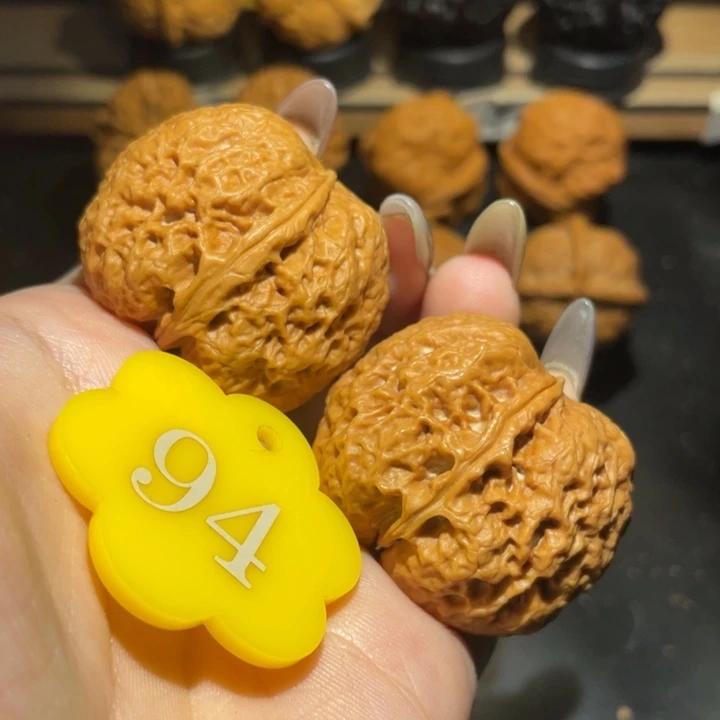 菩提籽类贵妃枕38尺寸核桃