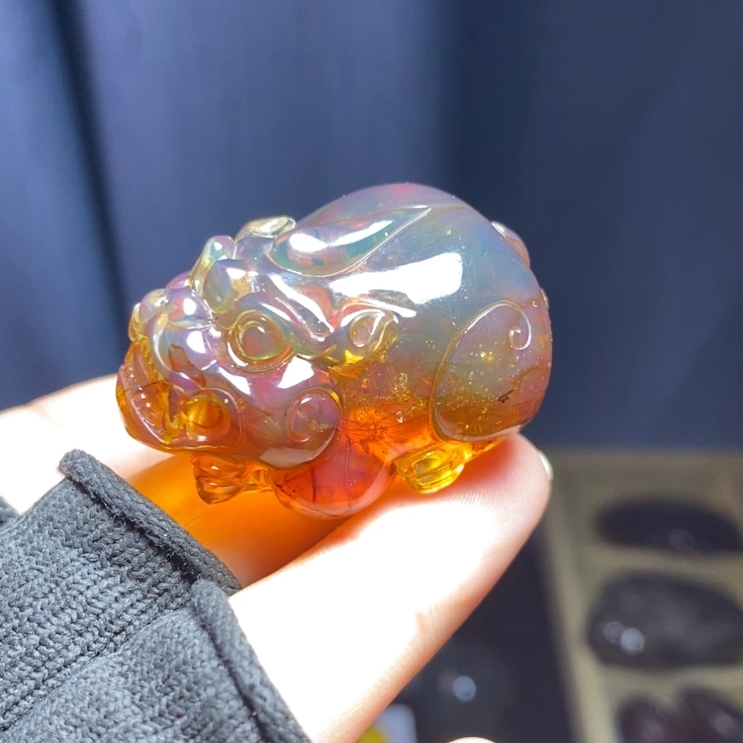 琥珀未镶嵌裸石变色龙