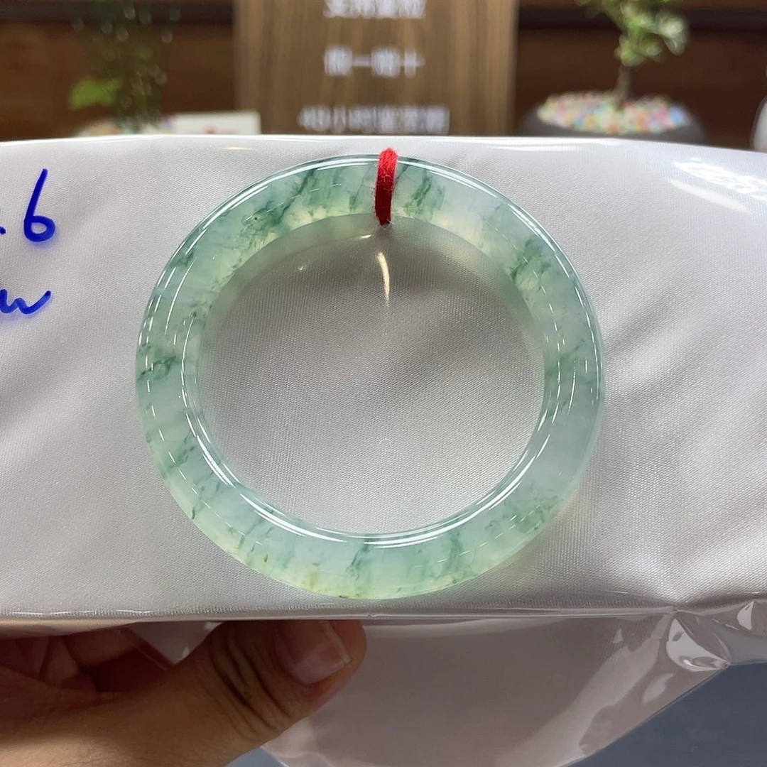 翡翠未镶嵌手镯31 号